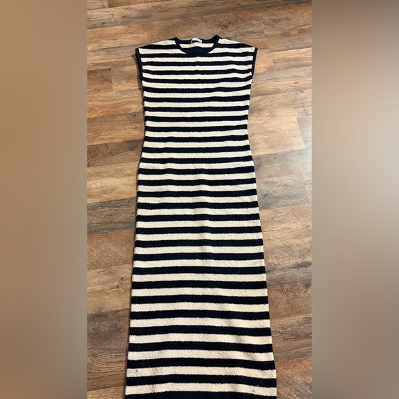 Zara sleeveless knit midi dress. 
Striped Black and cream Dress - Picture 3 of 10